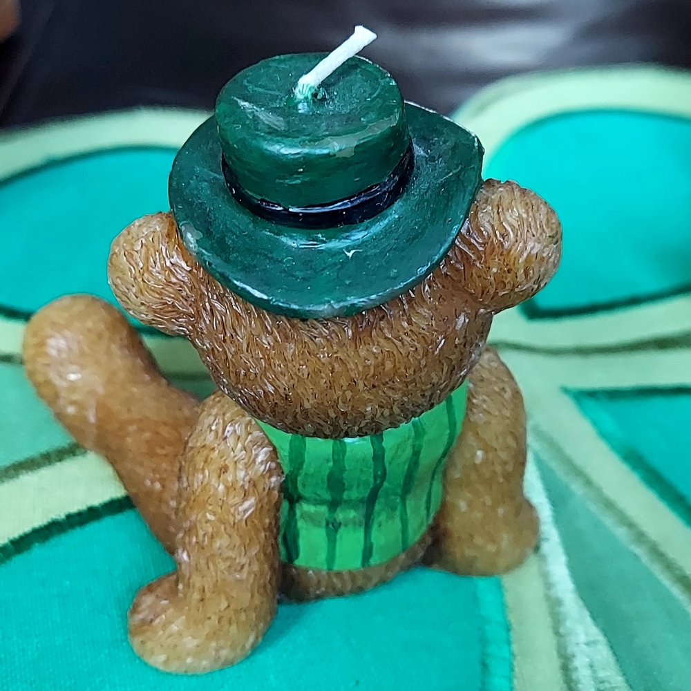 Set Of 2 St. Parrick's Day Candles - Picture 5 of 9